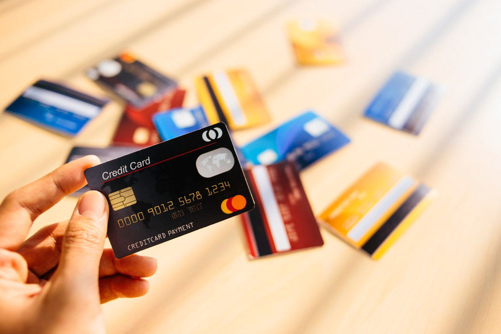 Con una tarjeta de crédito podrás efectuar compras sin tener que emplear efectivo. Foto: iStock