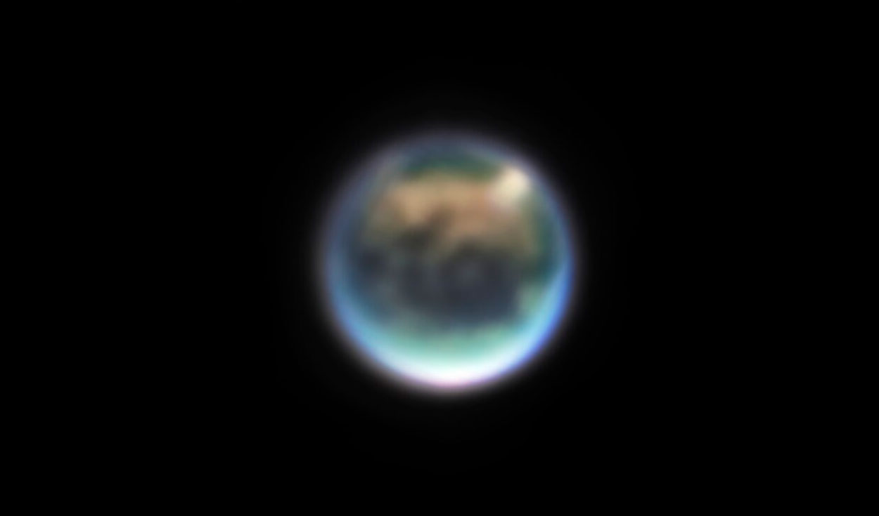 Vista de Titán captada por el telescopio espacial James Webb. Foto: NASA / ESA