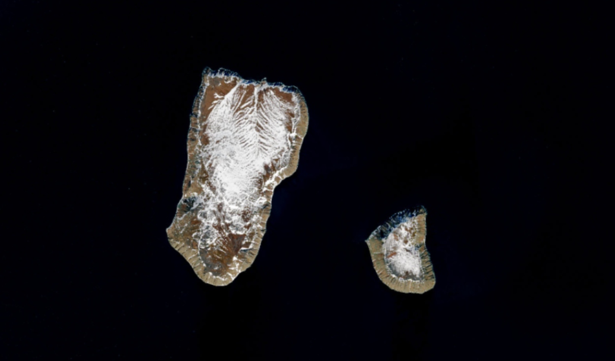Técnicamente, moverse entre las islas Diómedes es 'viajar en el tiempo'. Foto: NASA