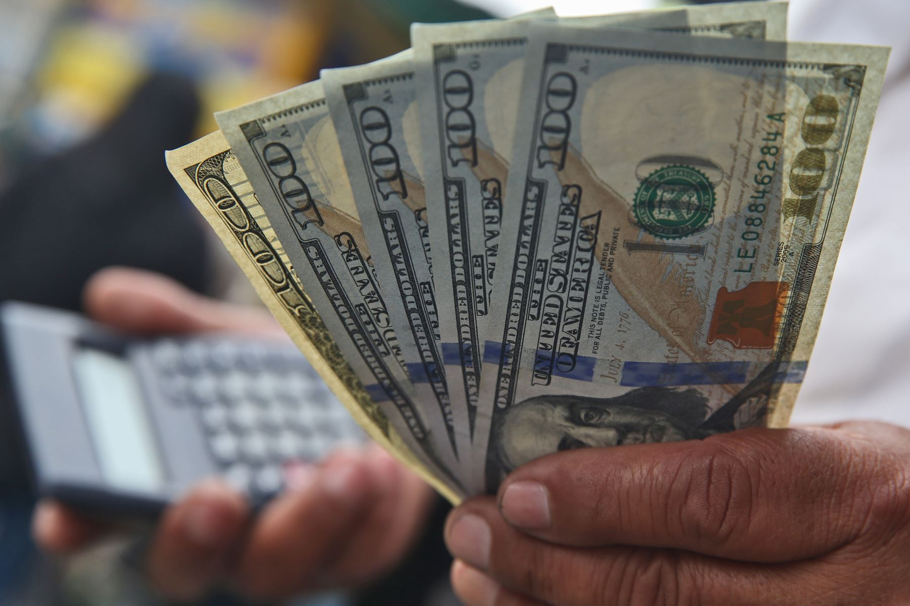 The price of the dollar opens downward and is listed at S/3.8854 this Thursday, January 26, 2023