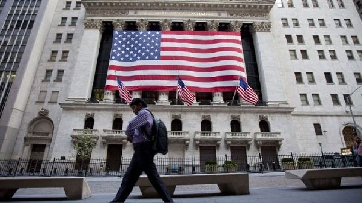 The United States economy slowed down and grew 2.1% in 2022