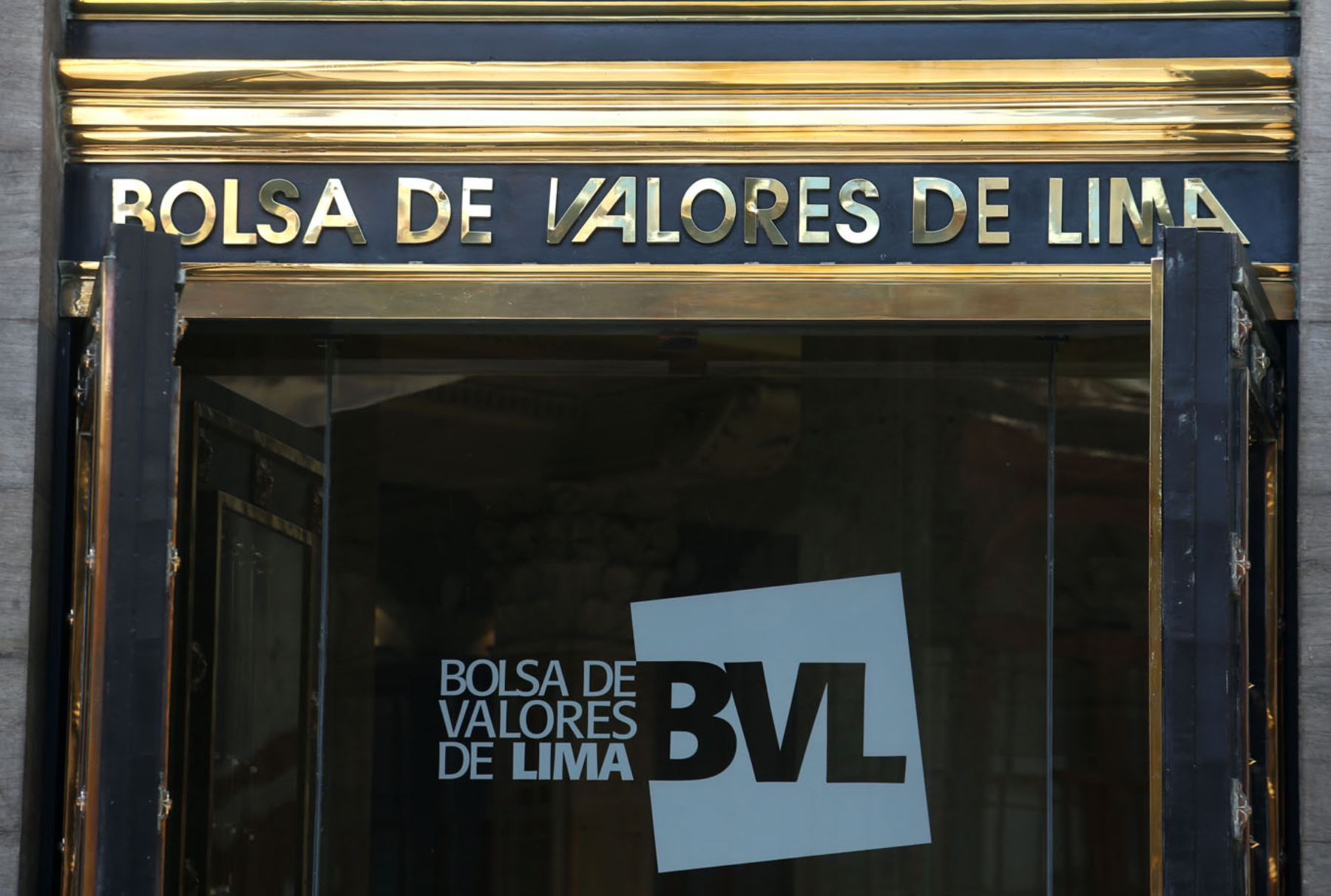 Lima Stock Exchange closes with losses and falls 2.70%