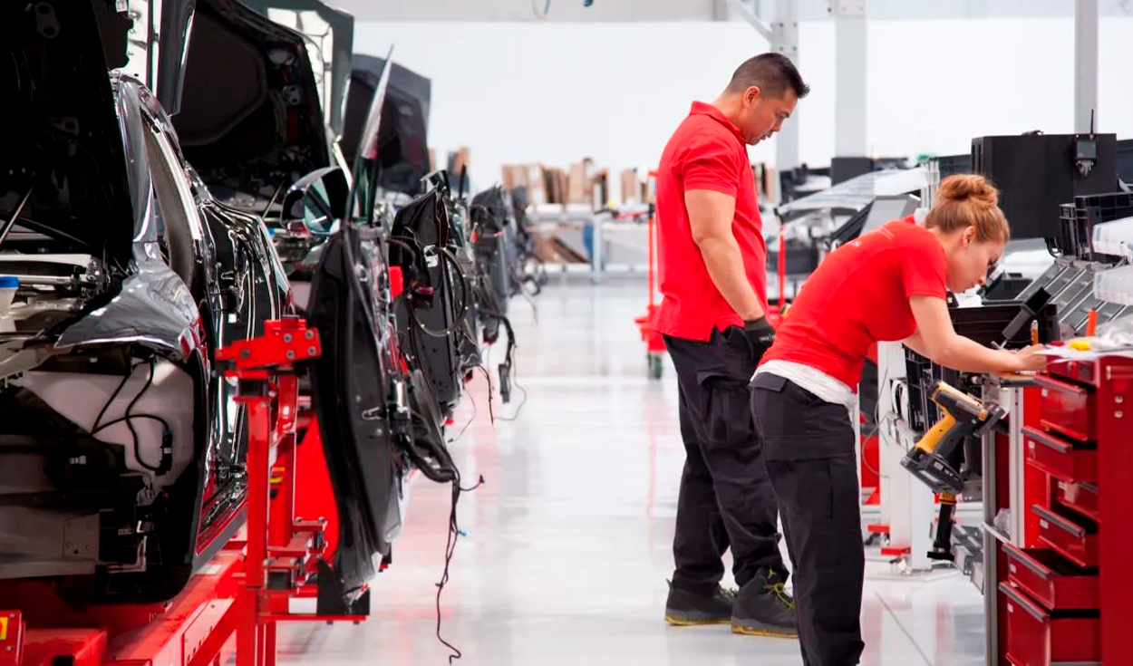 Tesla workers launch campaign to form a union in New York