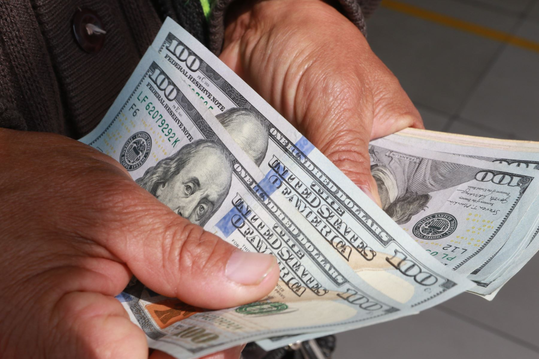 The price of the dollar closes the week downwards and is trading at S/3.8460 this Friday, February 17