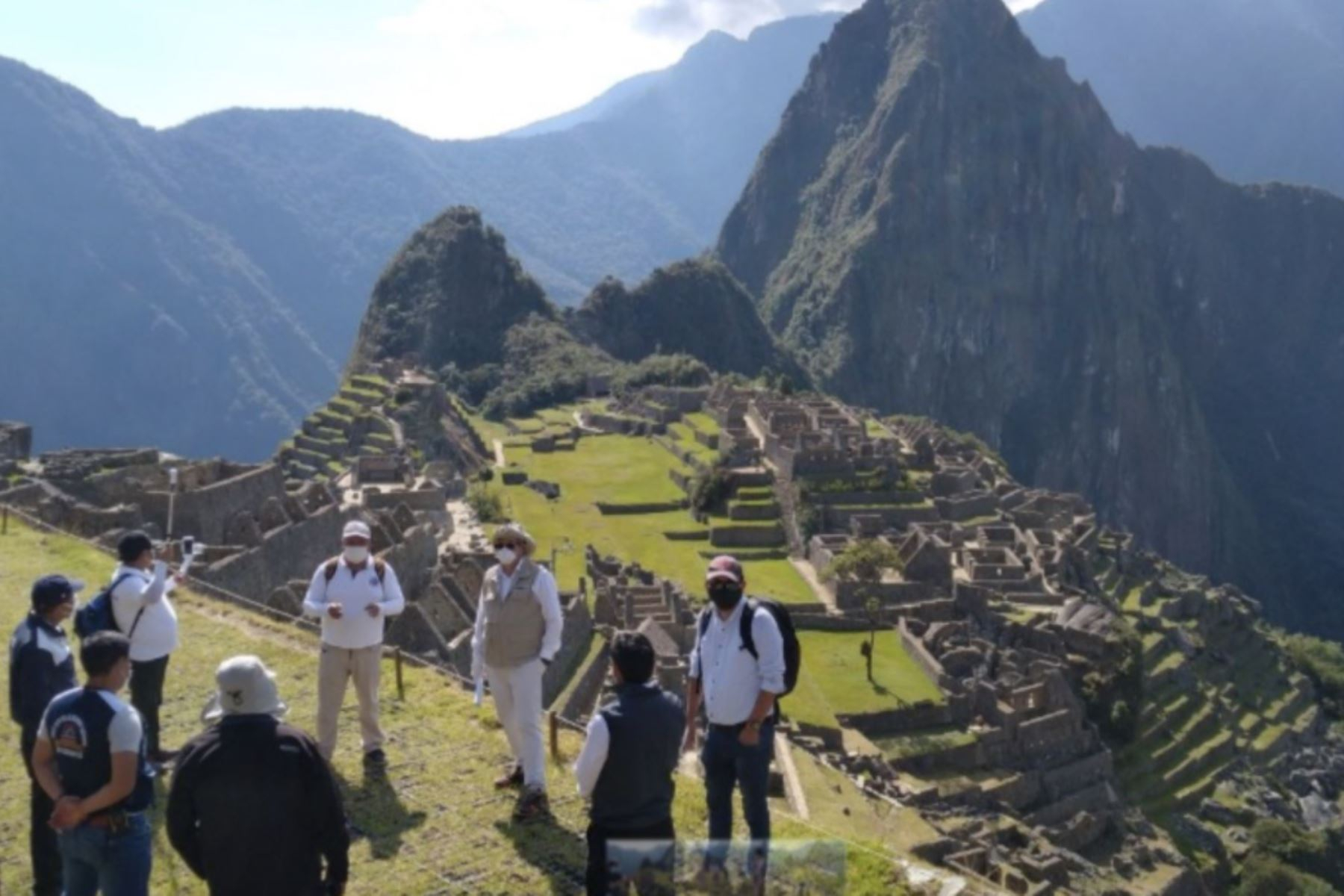 Government will grant bonus to tourist guides and porters of the Camino del Inca