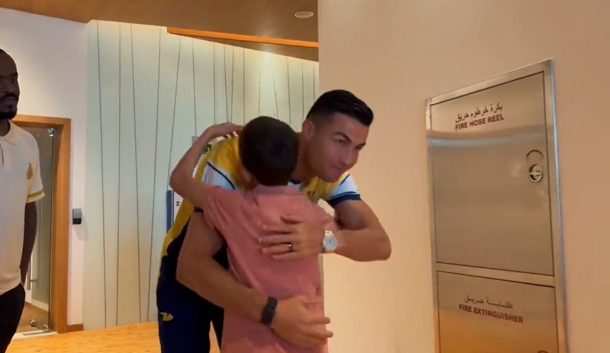 El gesto de Cristiano Ronaldo con un niño afectado por el terremoto en  Turquía y Siria - CNN Video