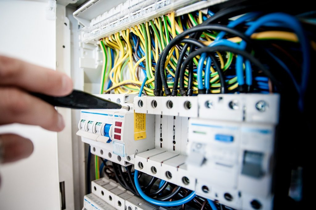 Electricity: what is the role of technology in the cabling industry?