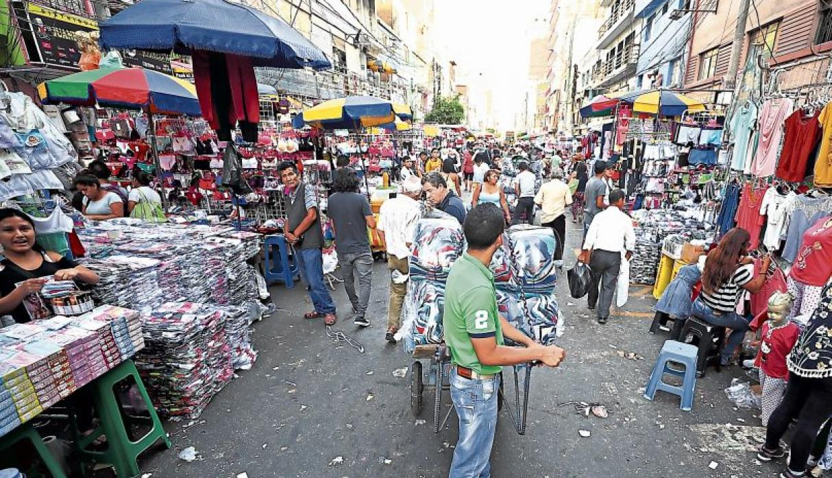 17 million Peruvians work, but more than 50% are informal