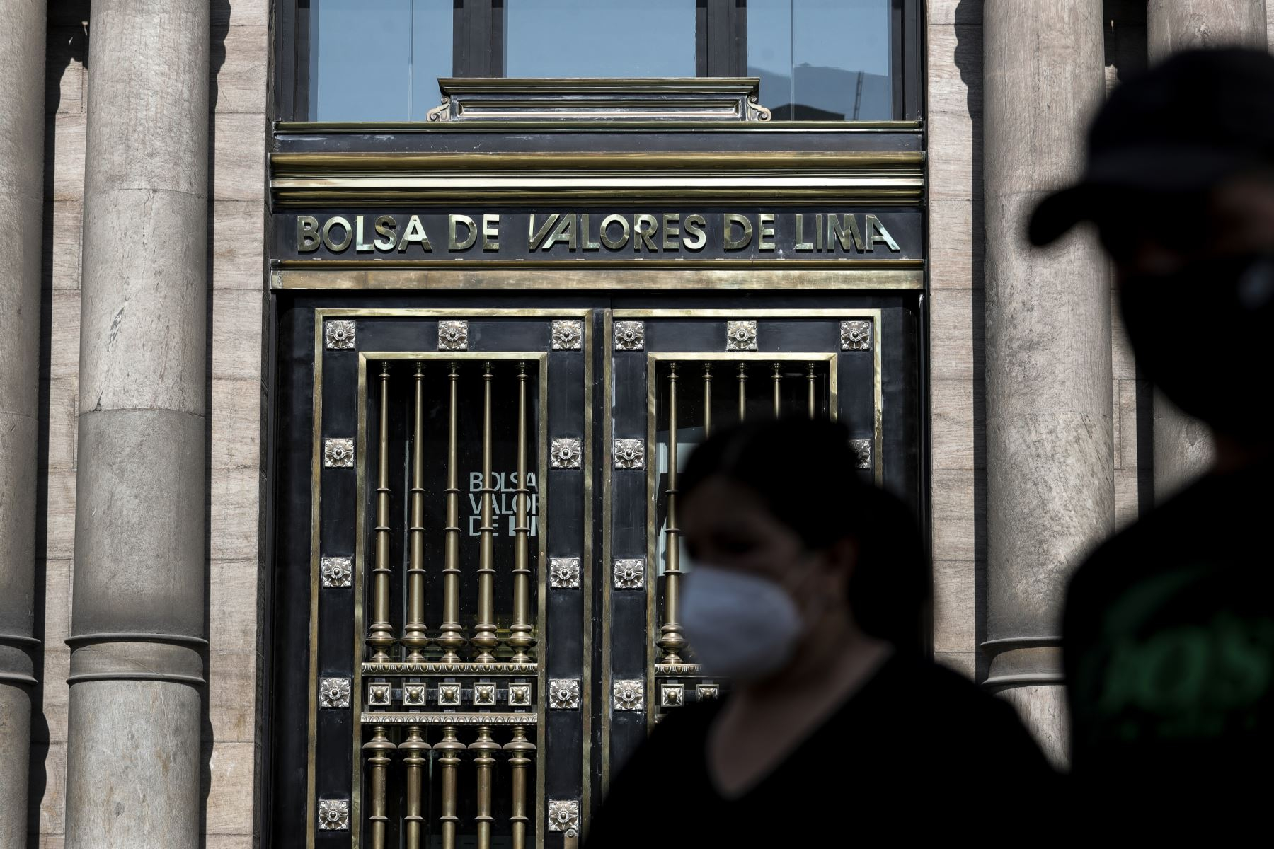 Lima Stock Exchange closes the day with losses in 8 indicators and decreases 0.25%