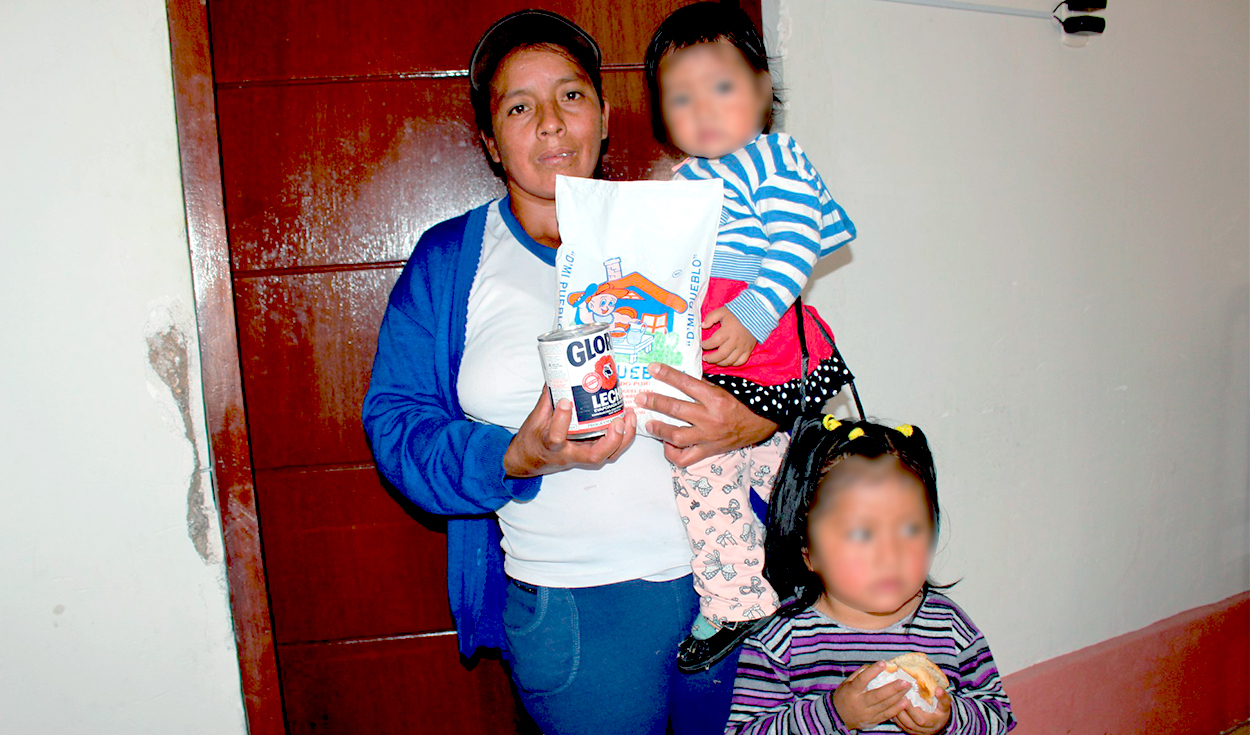 They demand that Gloria regularize the distribution of the purple jar in the Glass of Milk program