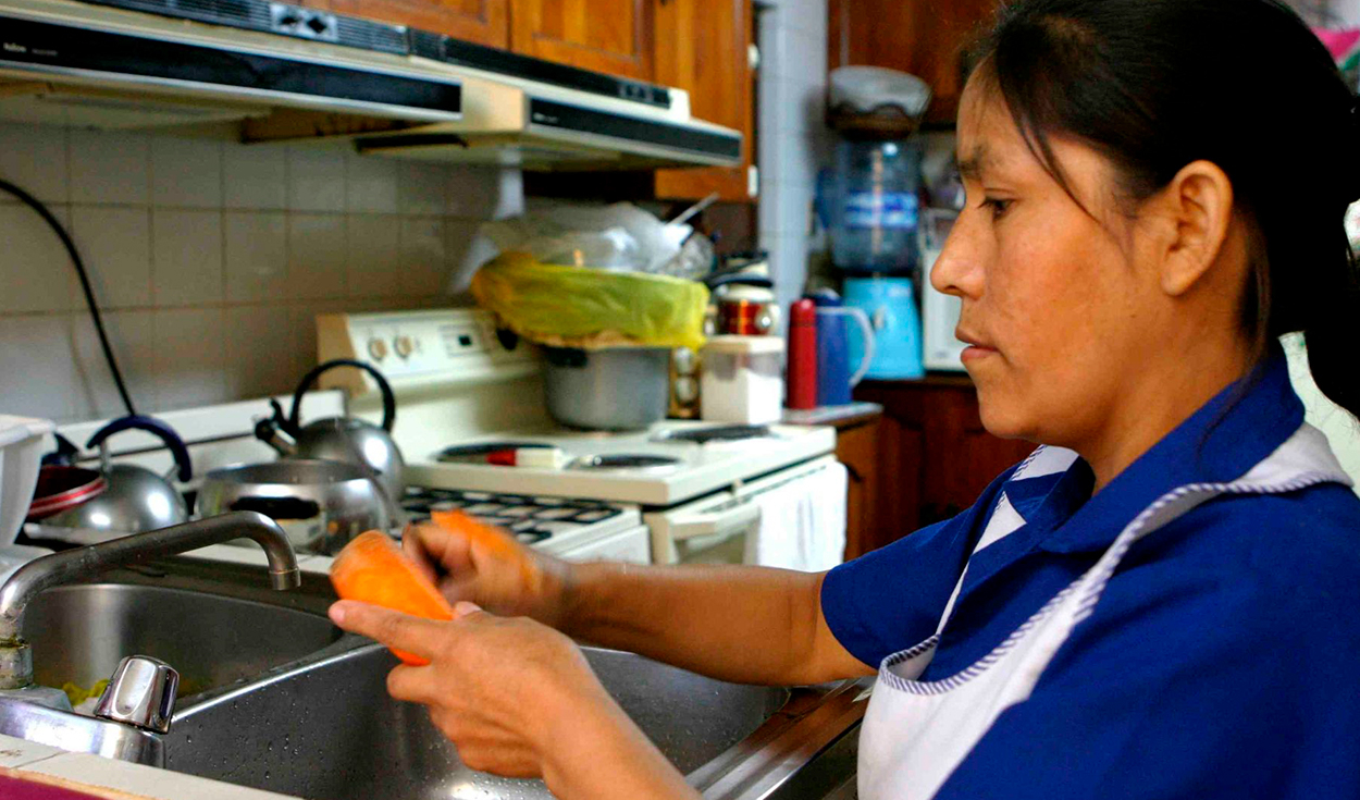 Domestic workers: do I have to pay employment agencies to place me in a position?