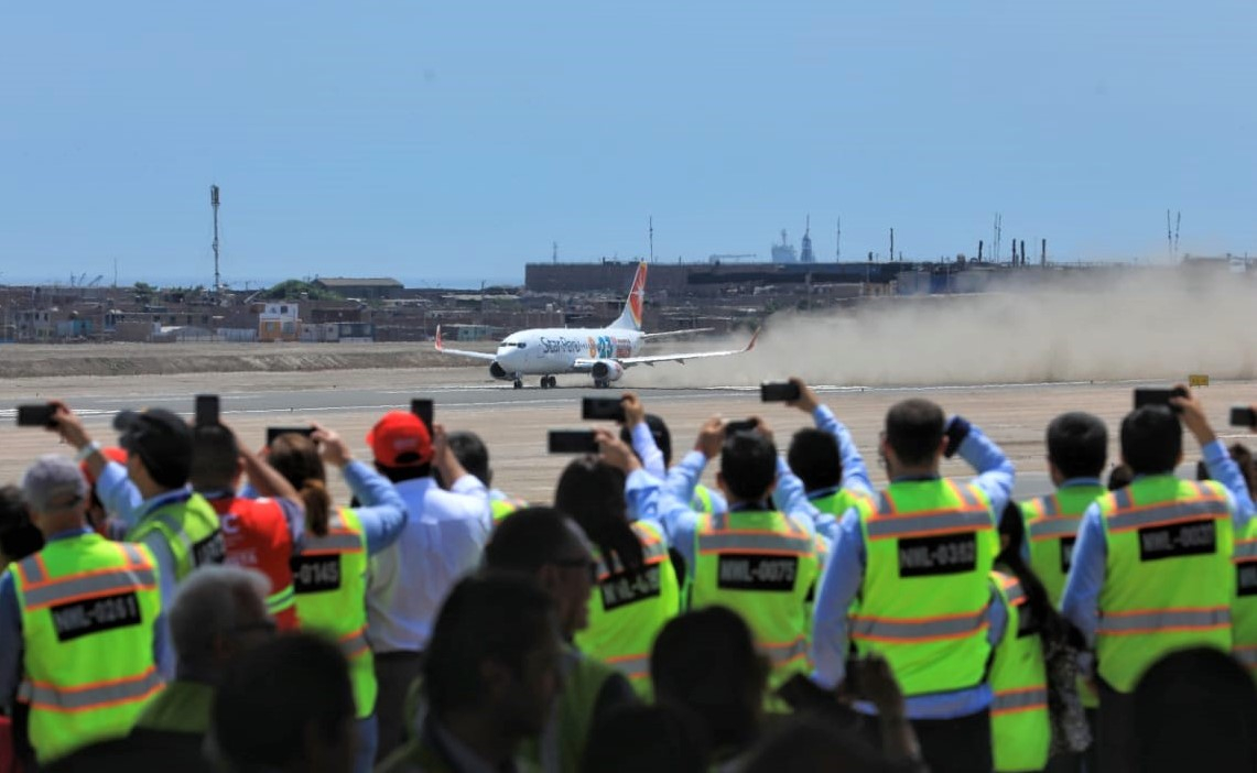 Jorge Chávez Airport operates its first two flights from its new runway