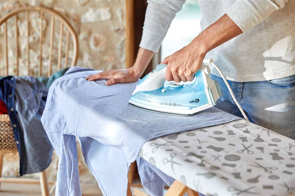 Cómo tender la ropa para no planchar