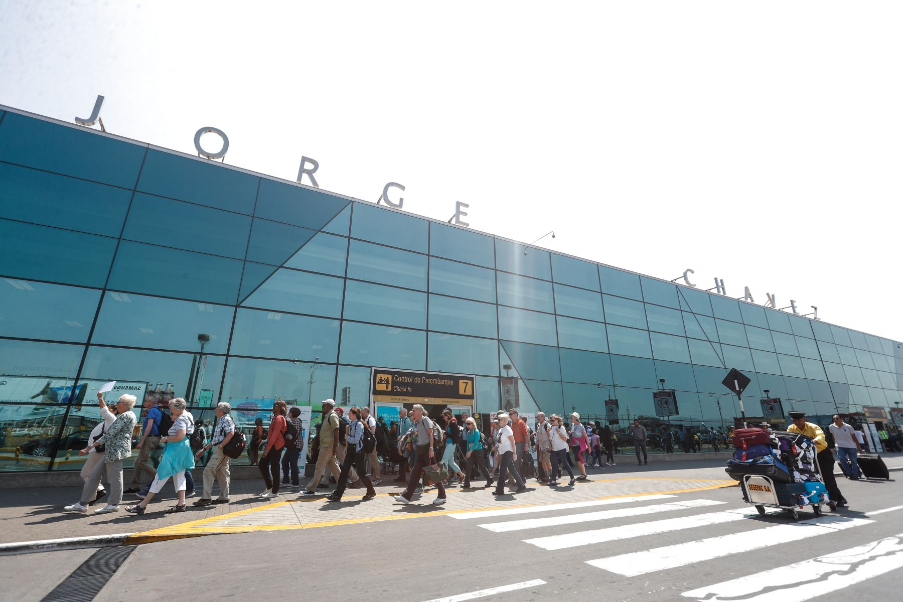 Ceplan: By 2030 more than 37 million tourists will arrive at the Jorge Chávez airport
