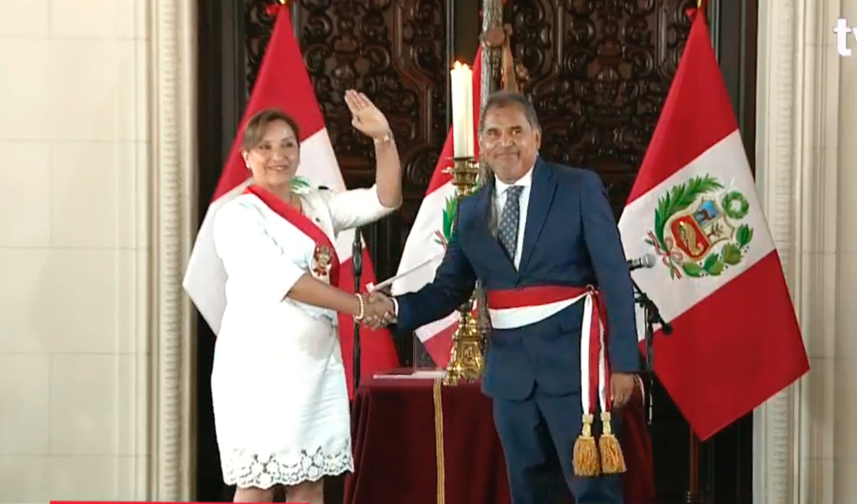 Juan Carlos Mathews Salazar is sworn in as the new head of the Ministry of Foreign Trade and Tourism
