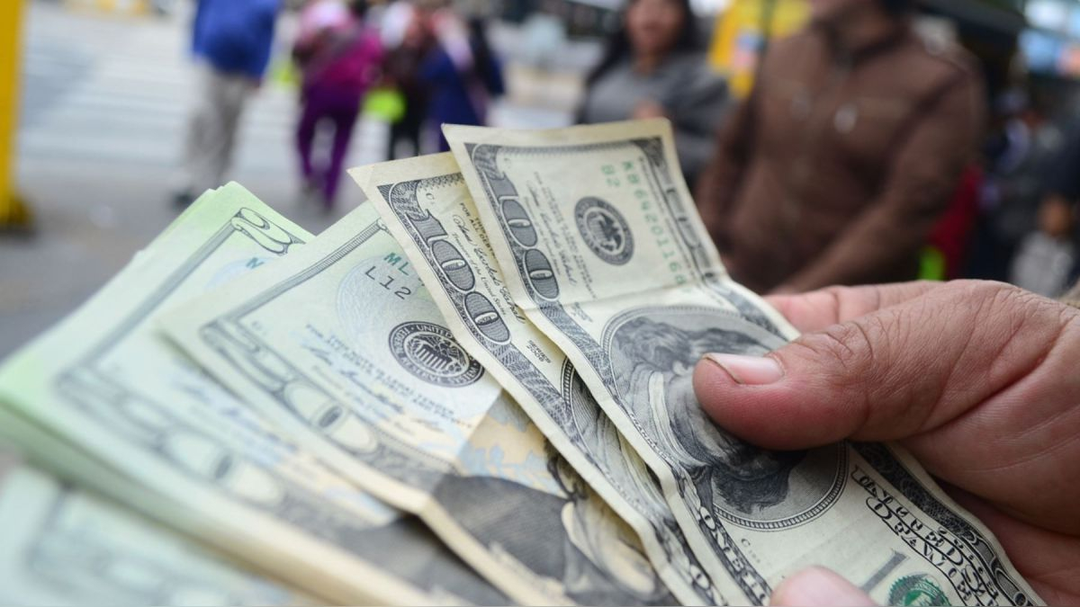 The price of the dollar begins to fall and is listed at S/3.7389 this Thursday, April 27