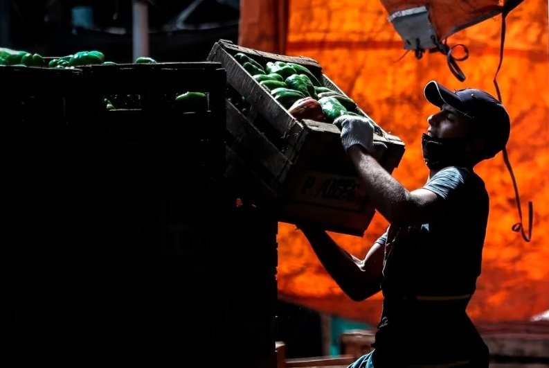 Workers’ wages fell by 3.19% in the world in 2022, according to Oxfam