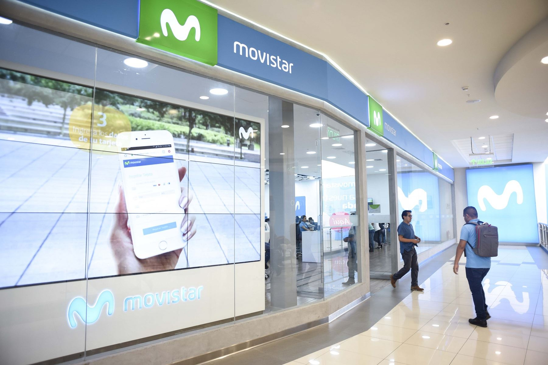 Movistar is the operating company that lost the most mobile lines in April