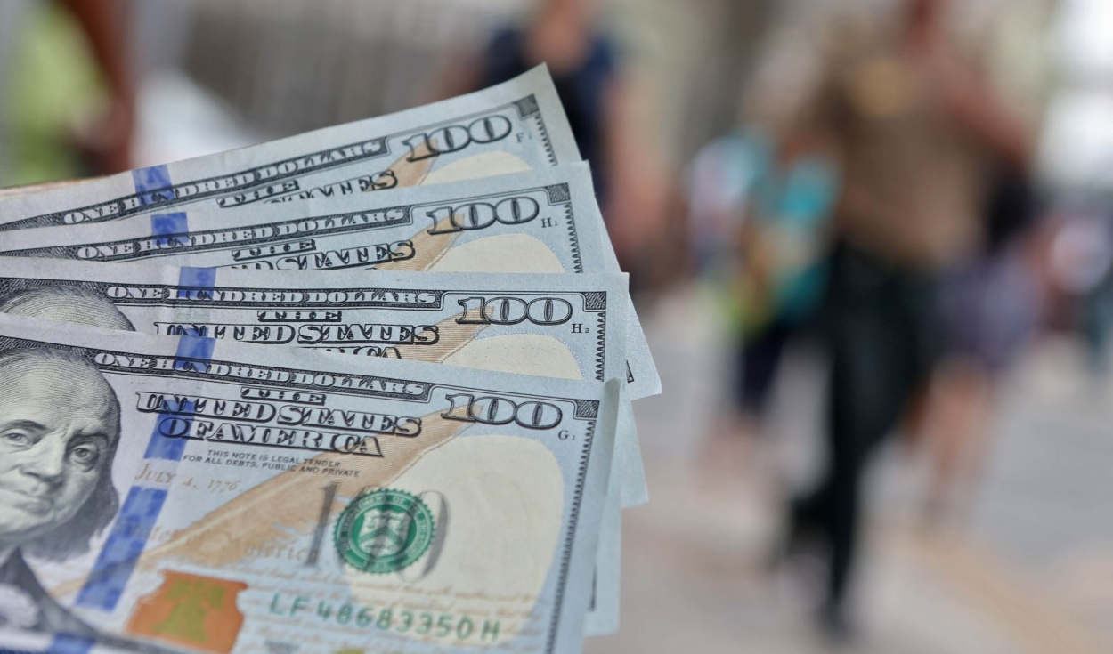 The price of the dollar closes higher for the second day and reaches S/ 3.6990 this Tuesday, May 16