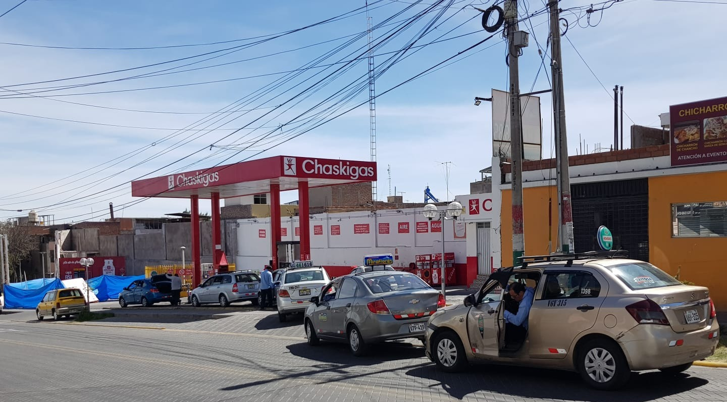 Arequipa: taxi drivers form queues due to irregular supply of LPG nationwide