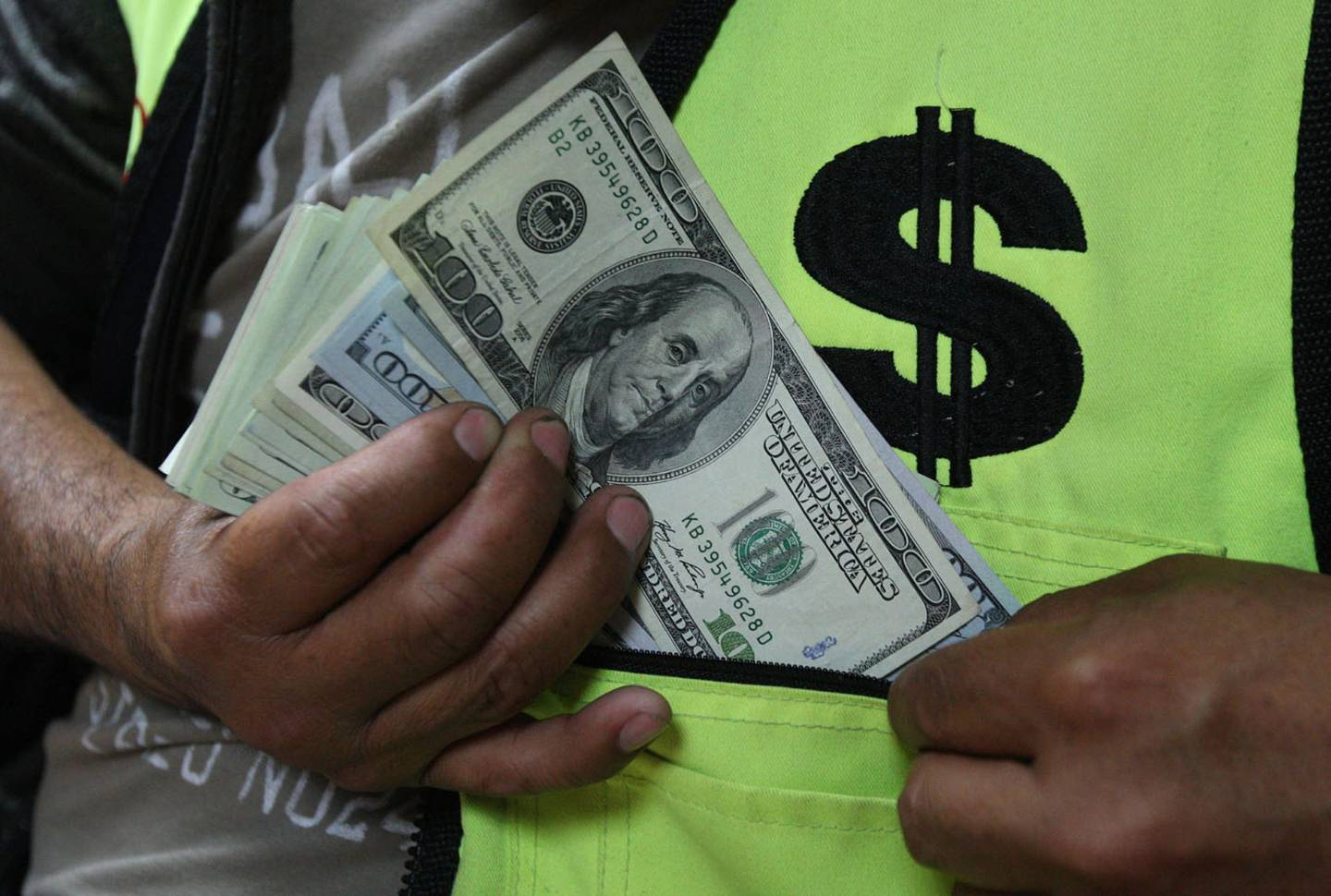 Price of the dollar closed at S/3.6470, its lowest level since April 2022