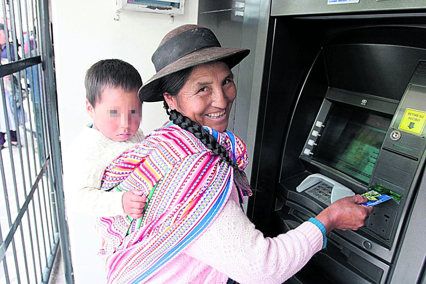INEI: outside of Lima only 35.6% have a bank account