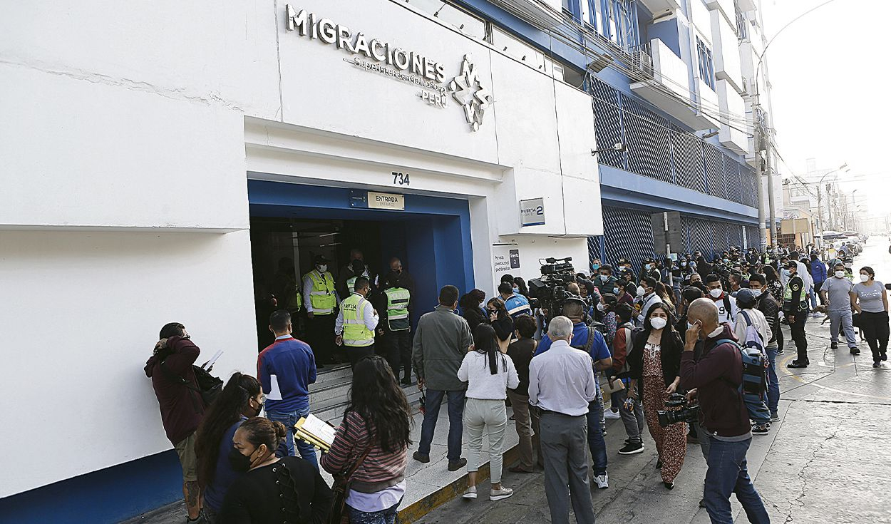 Migration workers would start an indefinite strike to protest working conditions