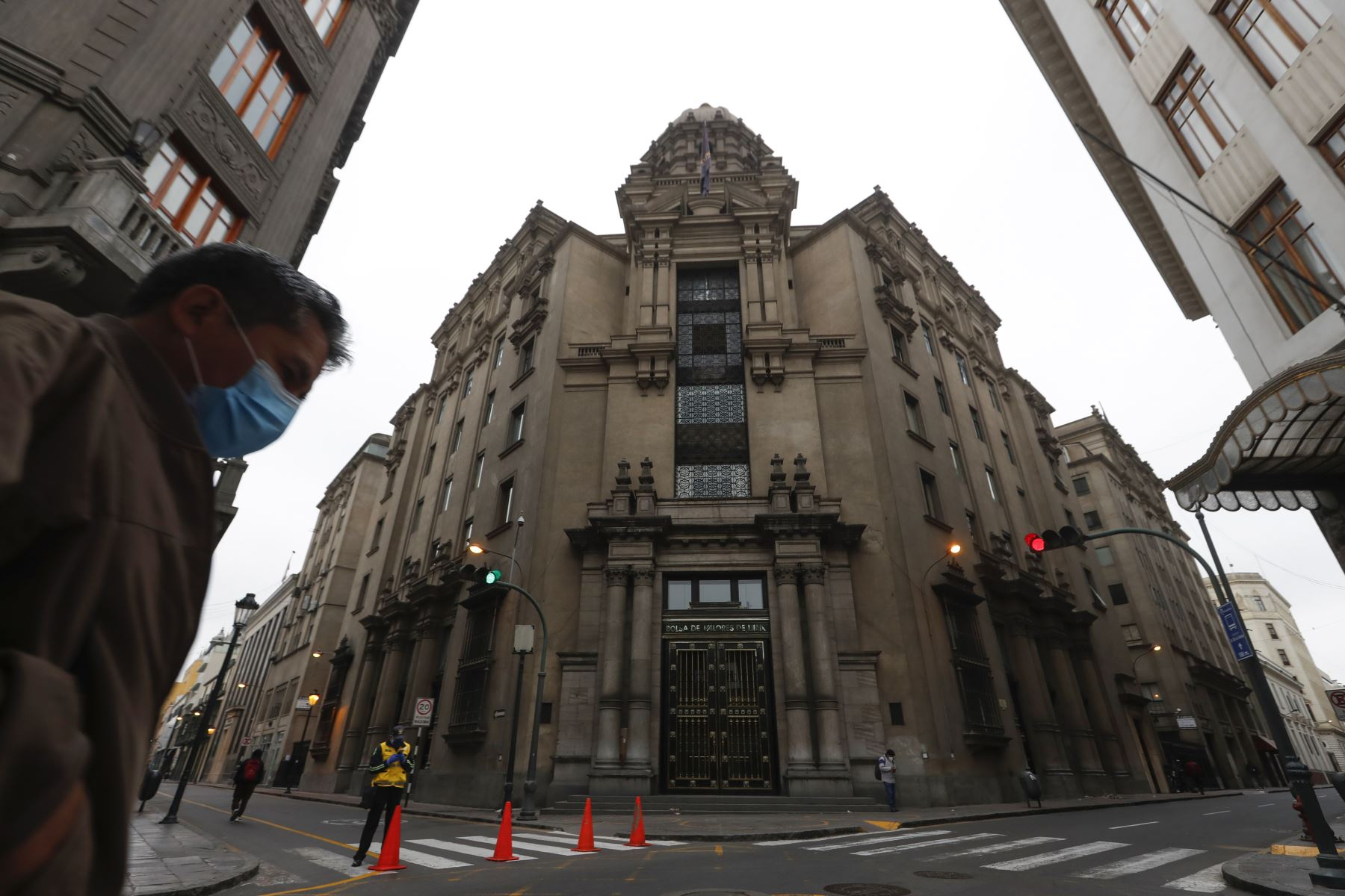 Lima Stock Exchange closes the day with losses in 11 indicators and decreases 0.92%