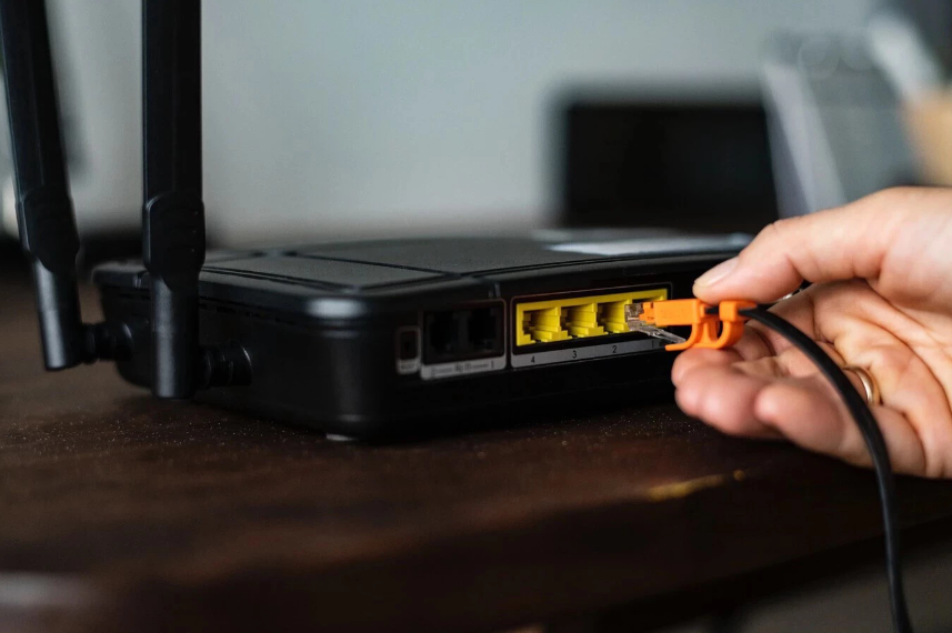 ¿Por qué no tienes que manipular el cable de fibra óptica que necesitas para conectar a tu router?