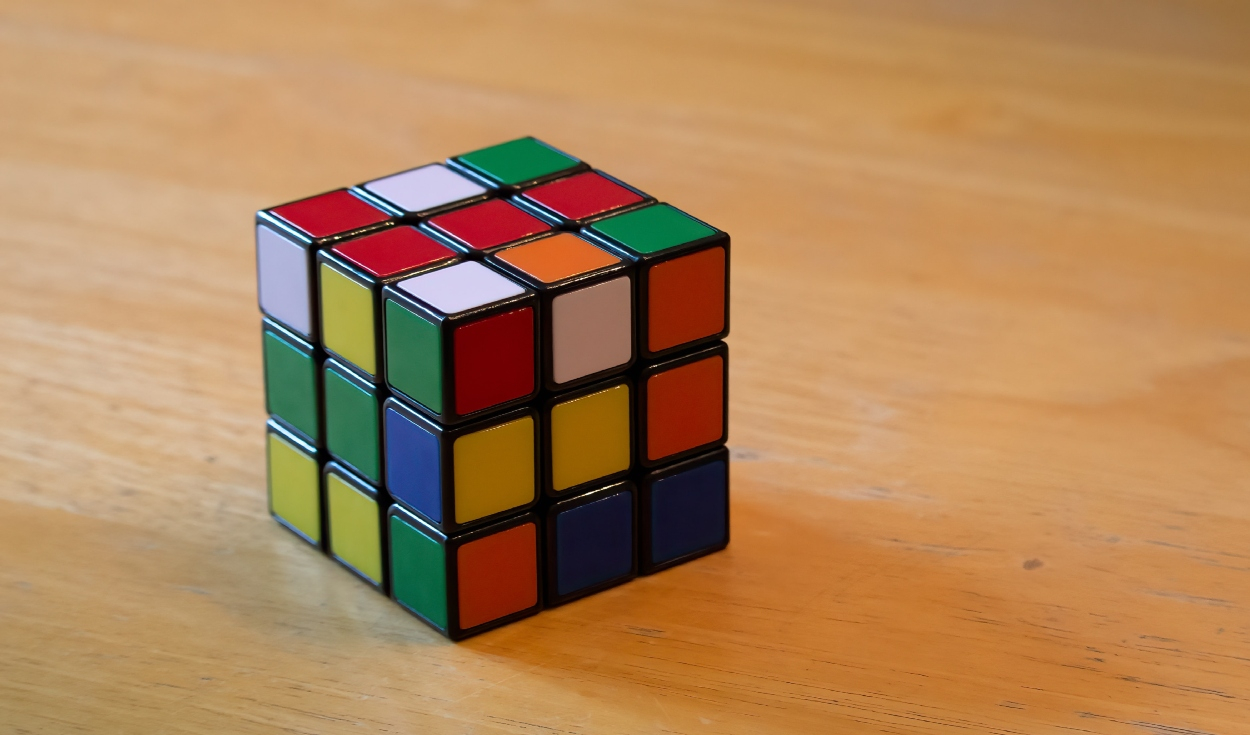 Armar Un Cubo De Rubik Cómo armar un cubo rubik 3x3 paso a paso para principiantes? | Armar Cubo  Rubik | Cubo Rubik 3x3 | Como resolver el Cubo de Rubik | Datos lr | La  República
