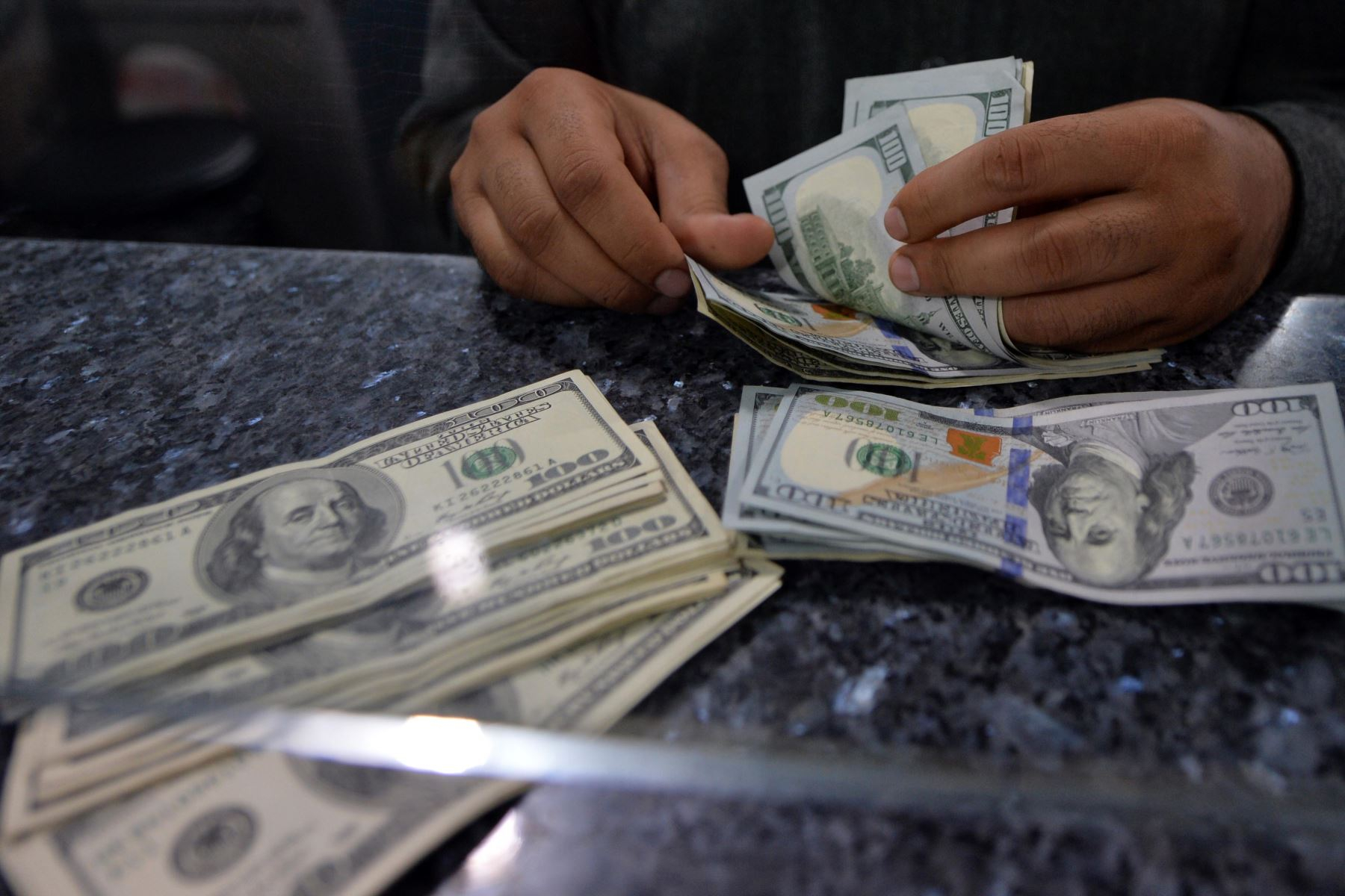 Dollar closes higher and stands at S/3.5930 this Monday, July 24