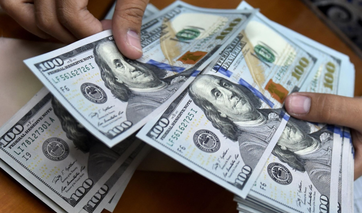 The price of the dollar begins with a slight decline and is listed at S/3.6945 this Thursday, August 10
