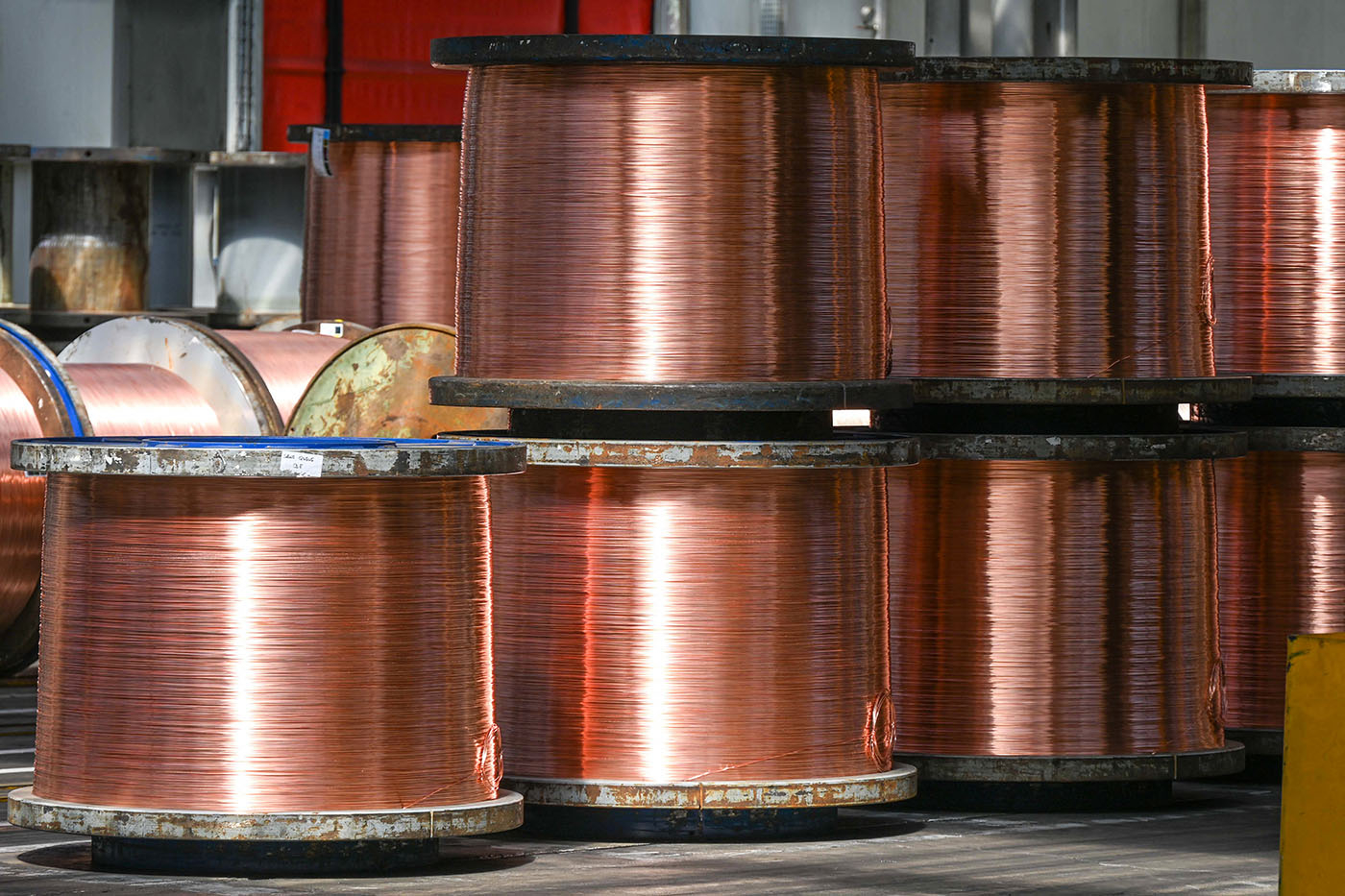 Copper falls to 5-week low hurt by crisis in Chinese real estate sector