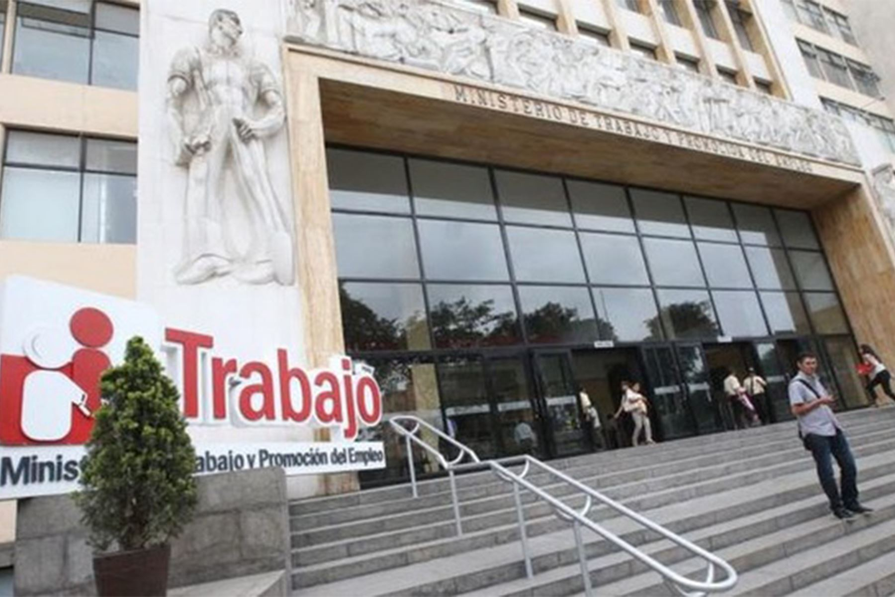 Workers and businessmen will discuss the next agenda of the National Labor Council on Friday