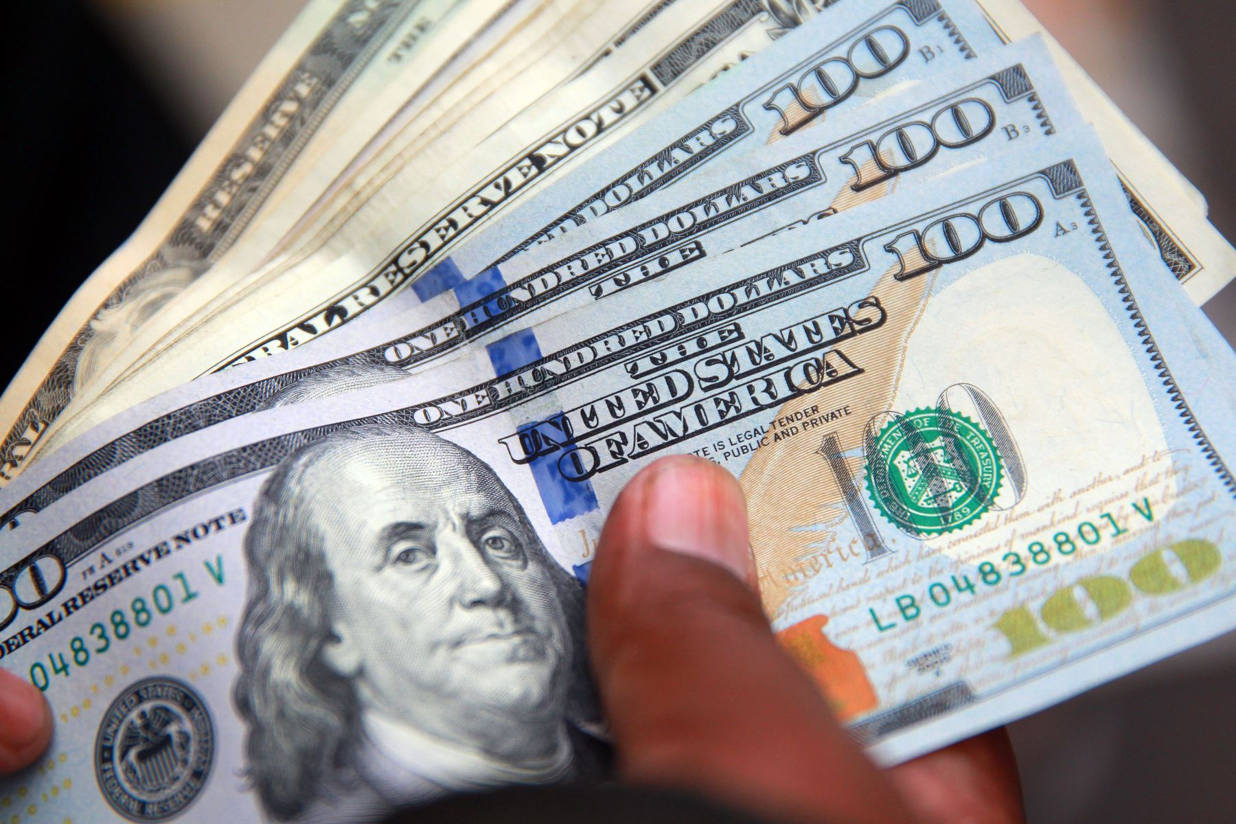 The price of the dollar begins to fall and is listed at S/3.6848 this Friday, August 25