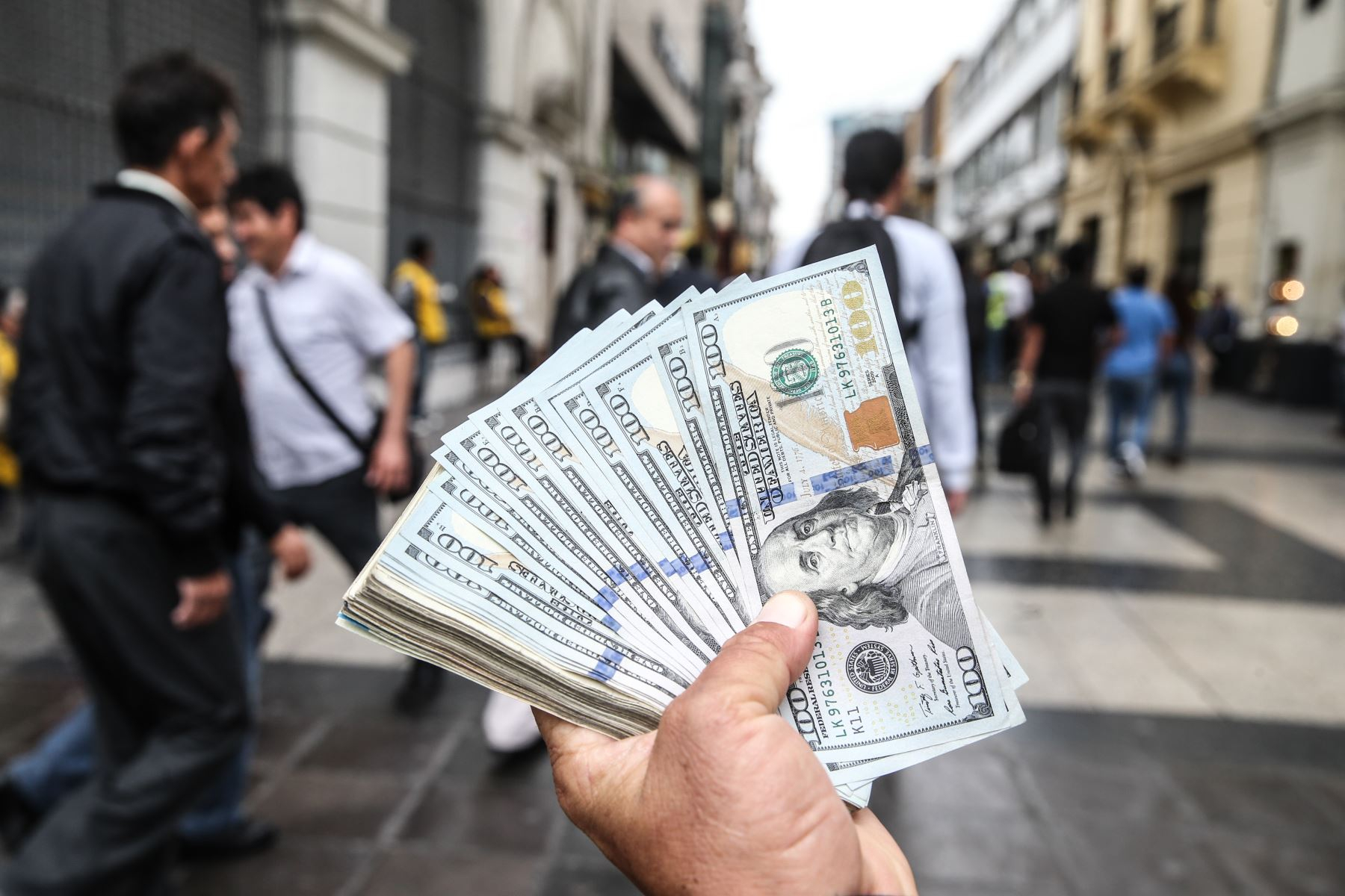 The price of the dollar closes downward and stands at S/3.6870 this Tuesday, August 29