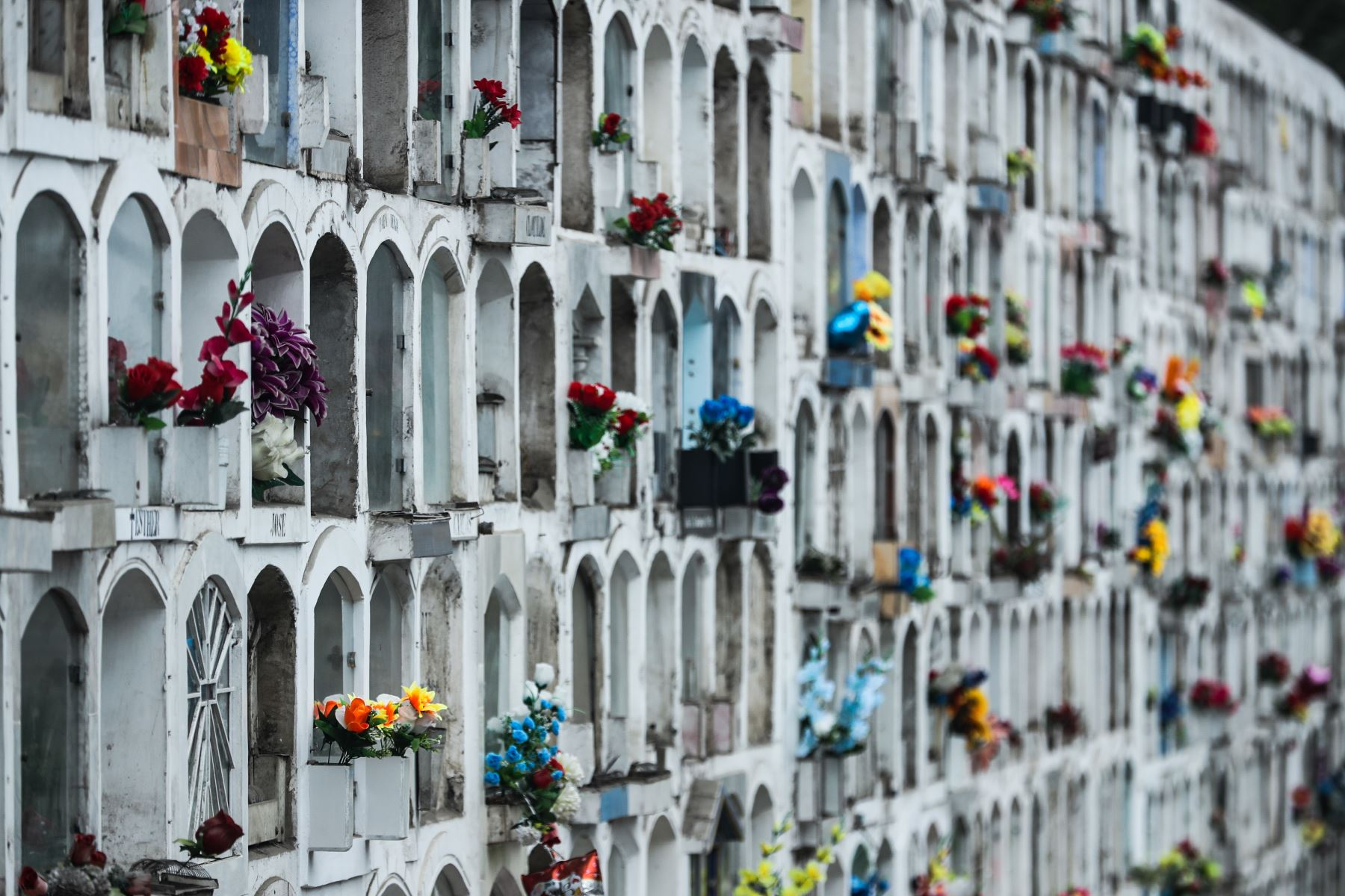 Public and private cemeteries must display prices for their funeral services