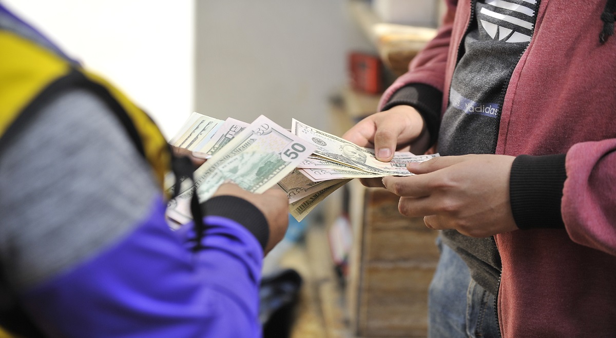Exchange rate: dollar opened at S/3.8211 today, Wednesday, October 4