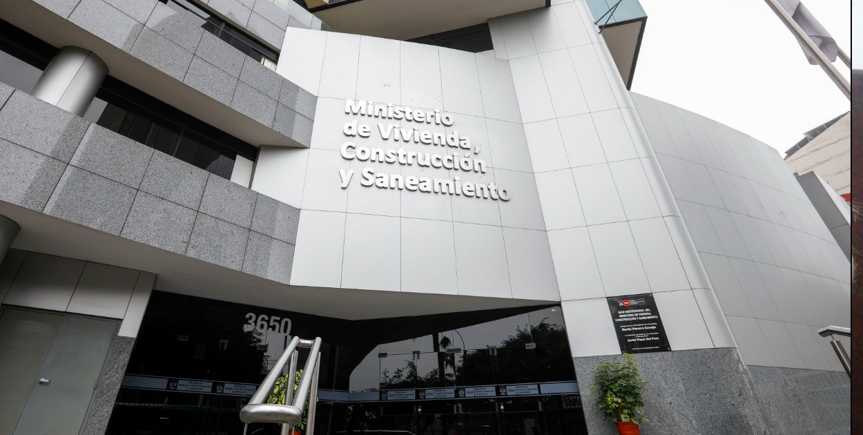 Jorge Román Bustamante Albújar is the new vice minister of Construction and Sanitation