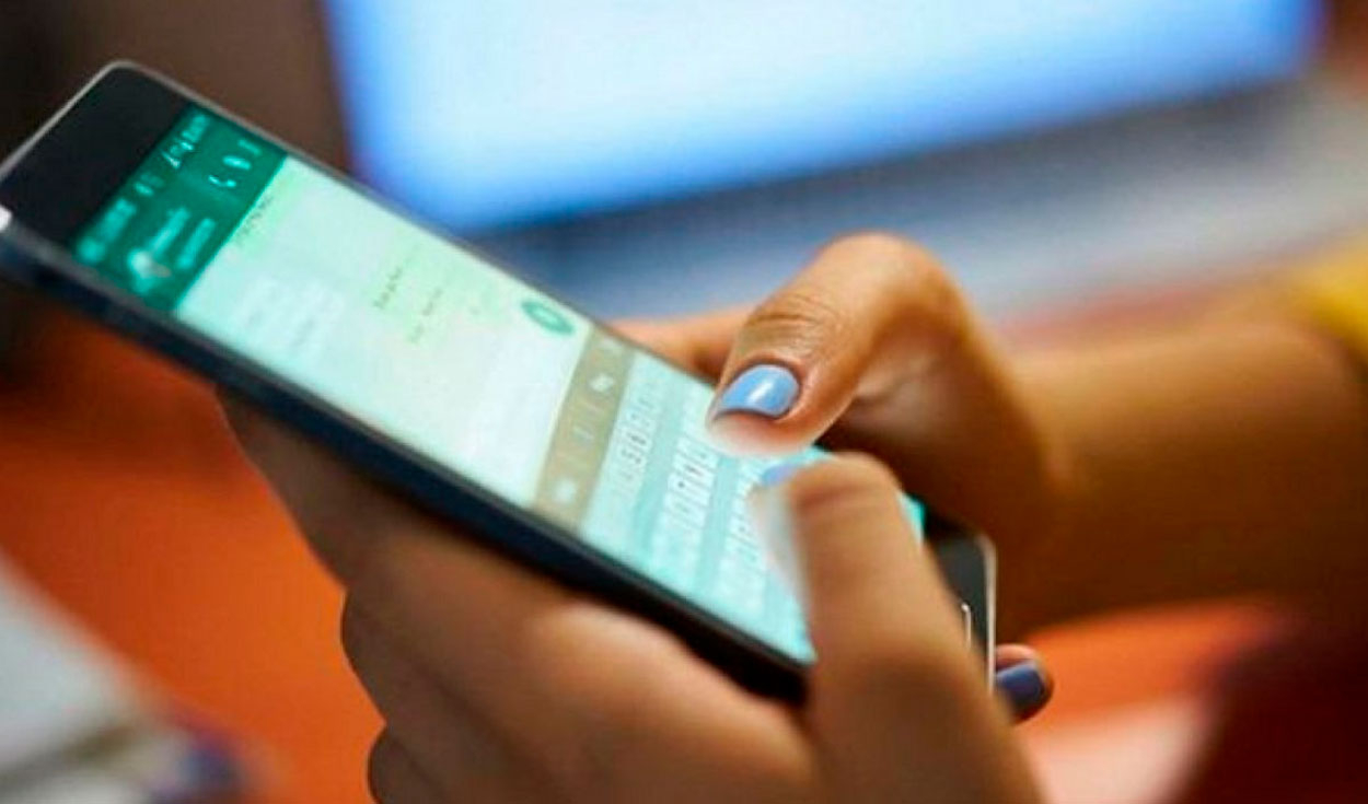 CCL: cell phone imports fell -12% until August of this year
