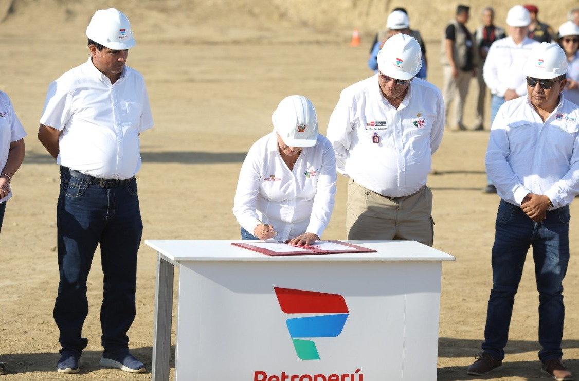 Government signs decrees for the temporary operation of lots I and VI with Petroperú
