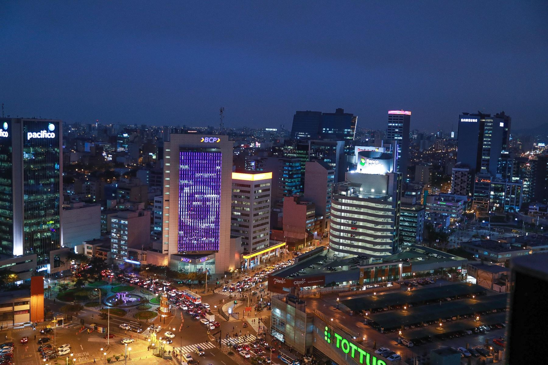 Fitch Ratings maintains a negative outlook for Peru due to political uncertainty