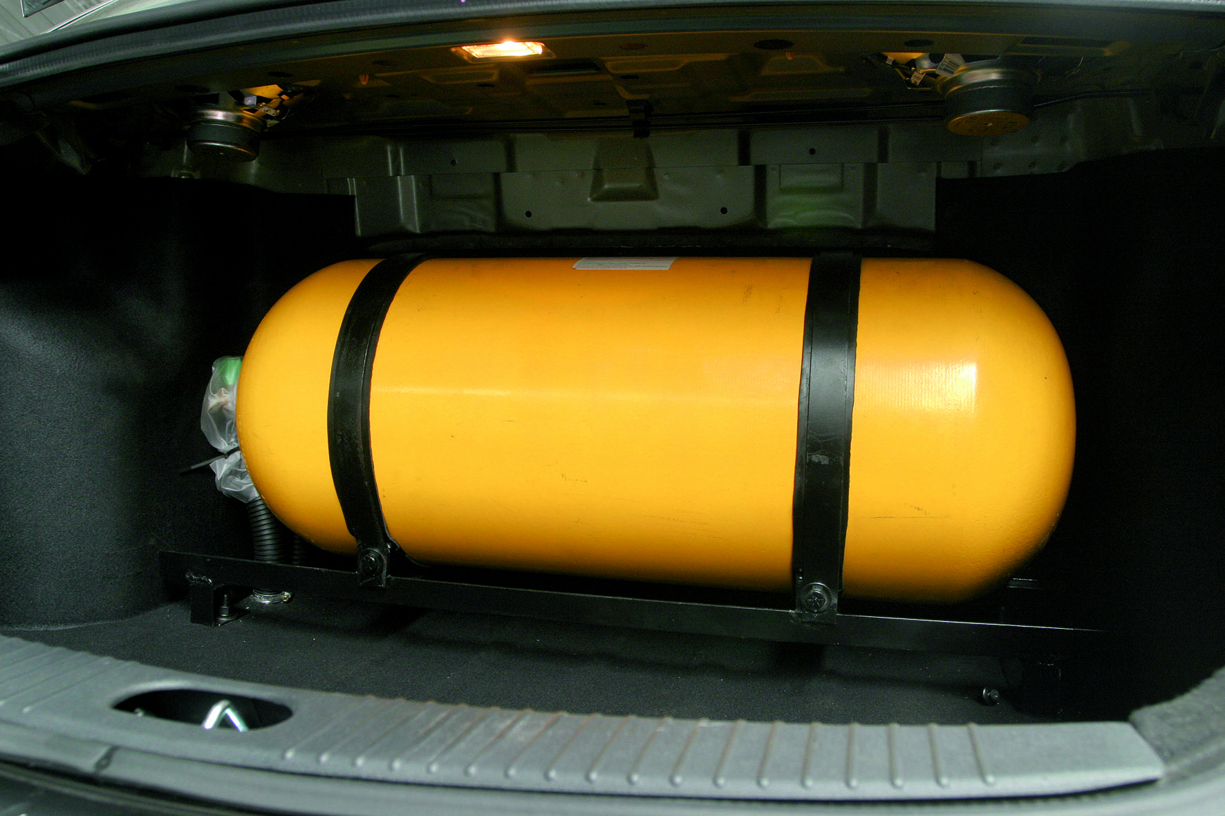 Natural gas: it will now be easier to import CNG tanks for vehicle conversions