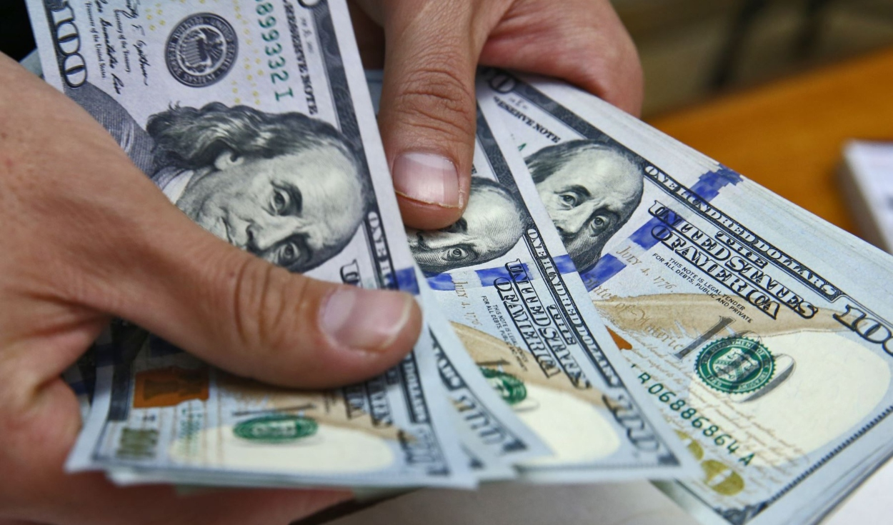 Price of the dollar opens lower and is trading at S/3.8386 this Thursday, November 2