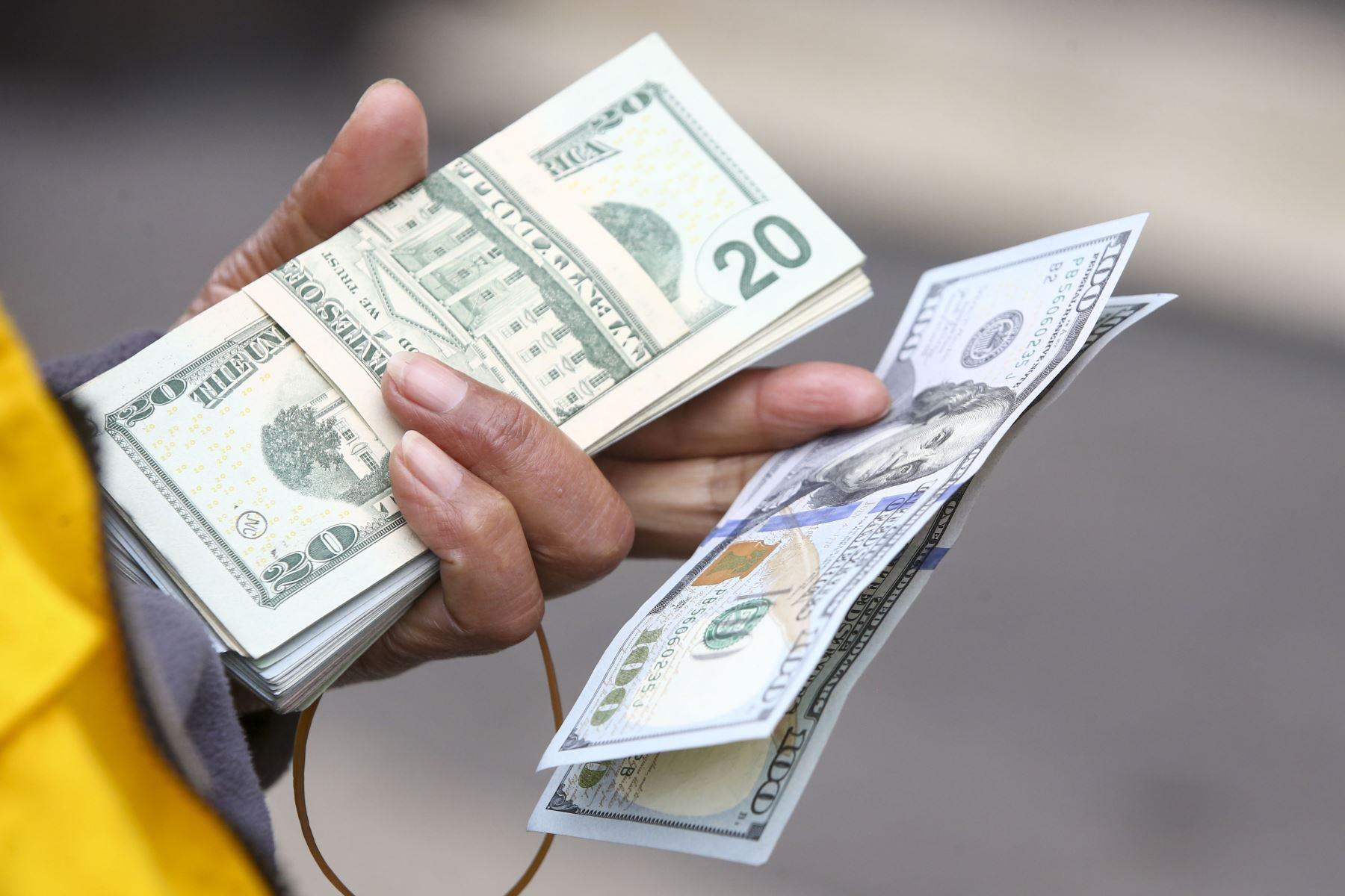 Exchange rate: dollar starts rising at S/3.7441 this Monday, November 6