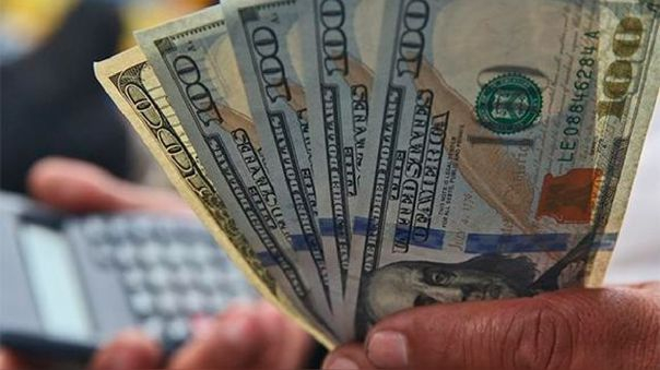 Dollar closes the day lower and is trading at S/3.7230 this Monday, November 27