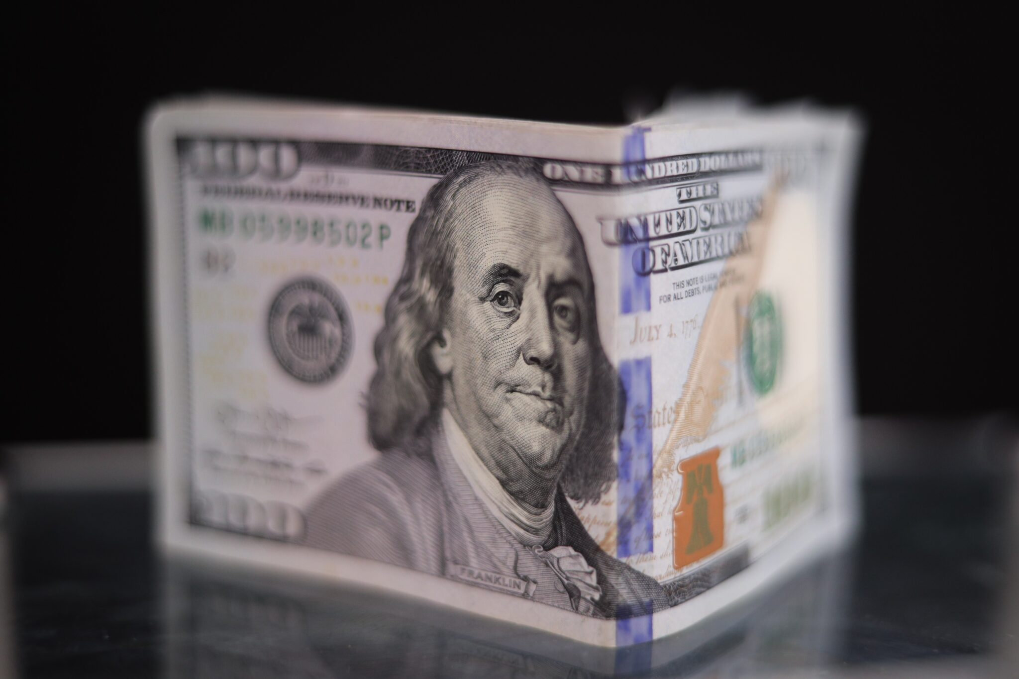 Dollar closes the day lower and is trading at S/3.7650 this Thursday, December 14