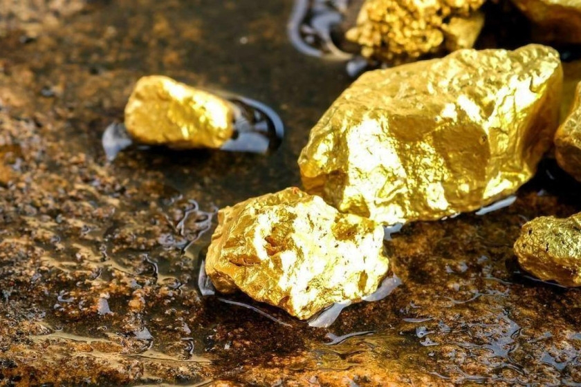 Gold nears 3-week highs on US rate cut bets