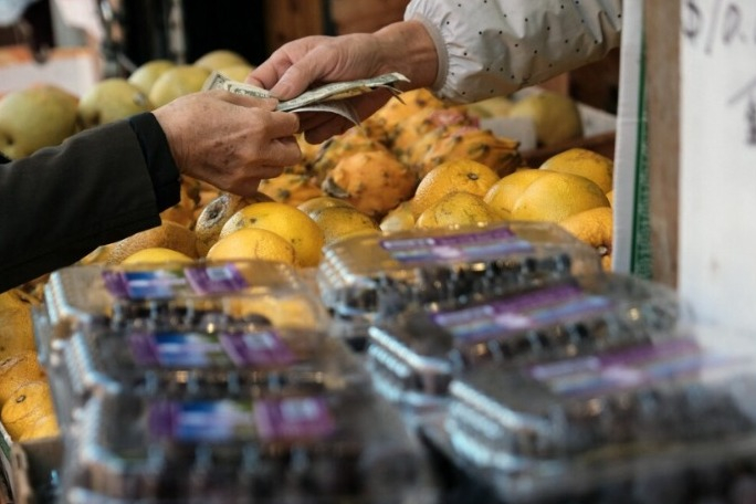 Global food prices fell 13.7% in 2023, according to FAO