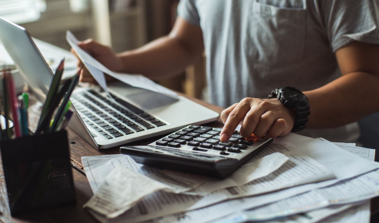 Do all debts go to Infocorp?  Know if there is a minimum amount to have a negative credit history